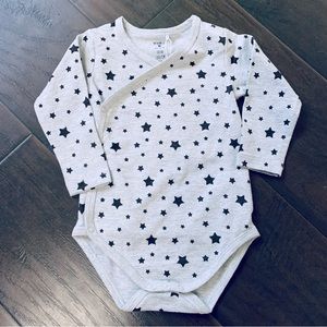 6-9m. Chicco Mini Black & Grey Stars Side-Snap Baby Onesie Bodysuit